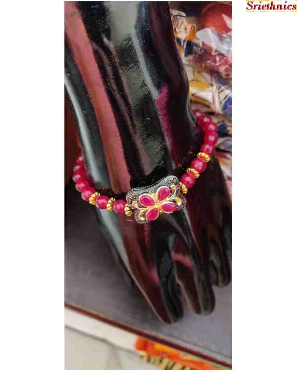 Agate Bracelet with Victorian Bead