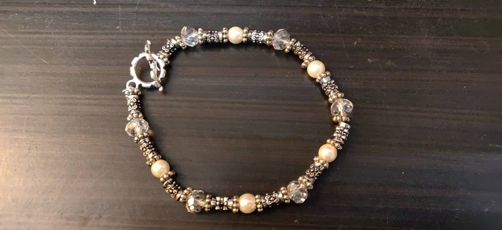 Fashion bracelet with GS spacers and glass beads