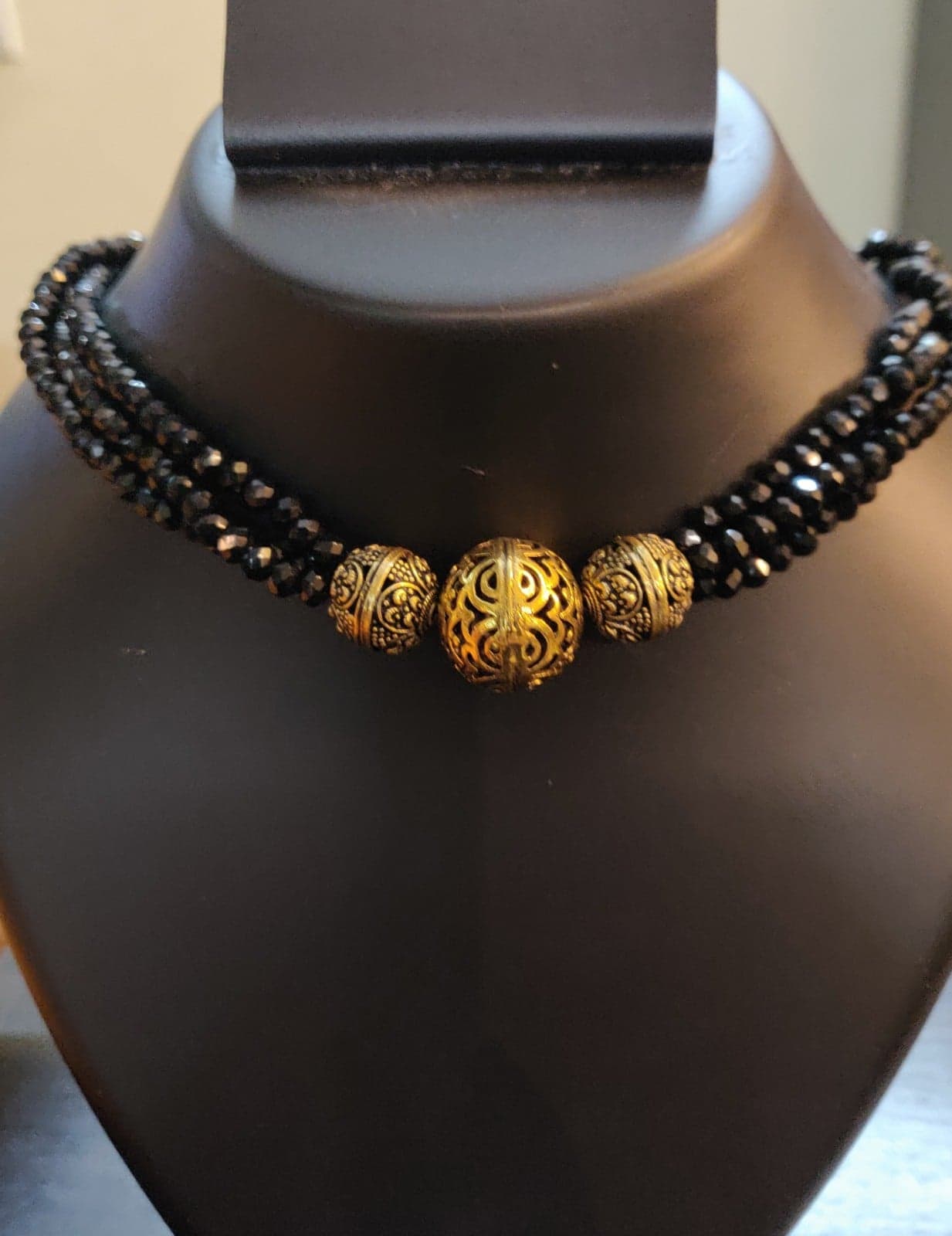 Choker model necklace