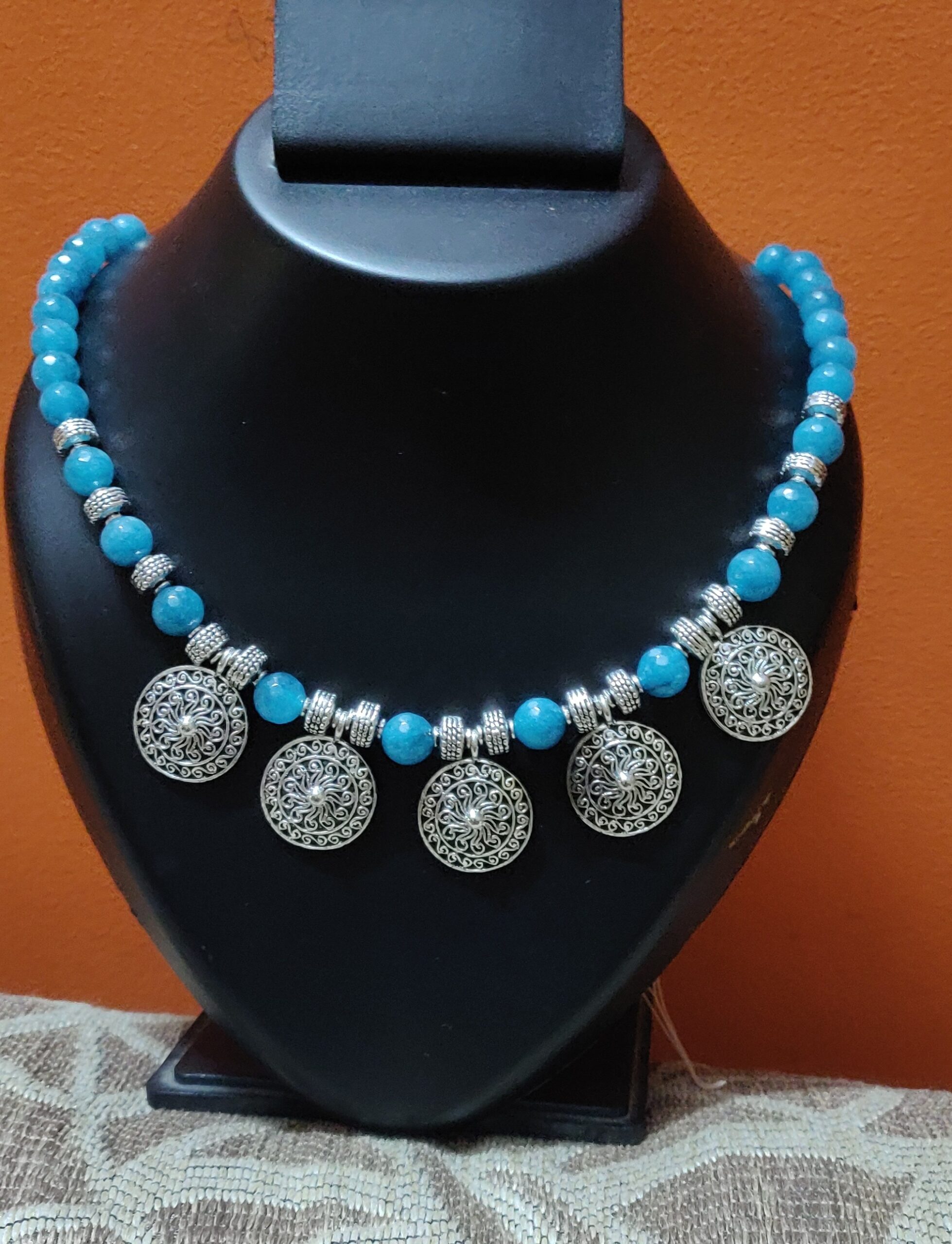 Semi precious beads necklace with silver beads
