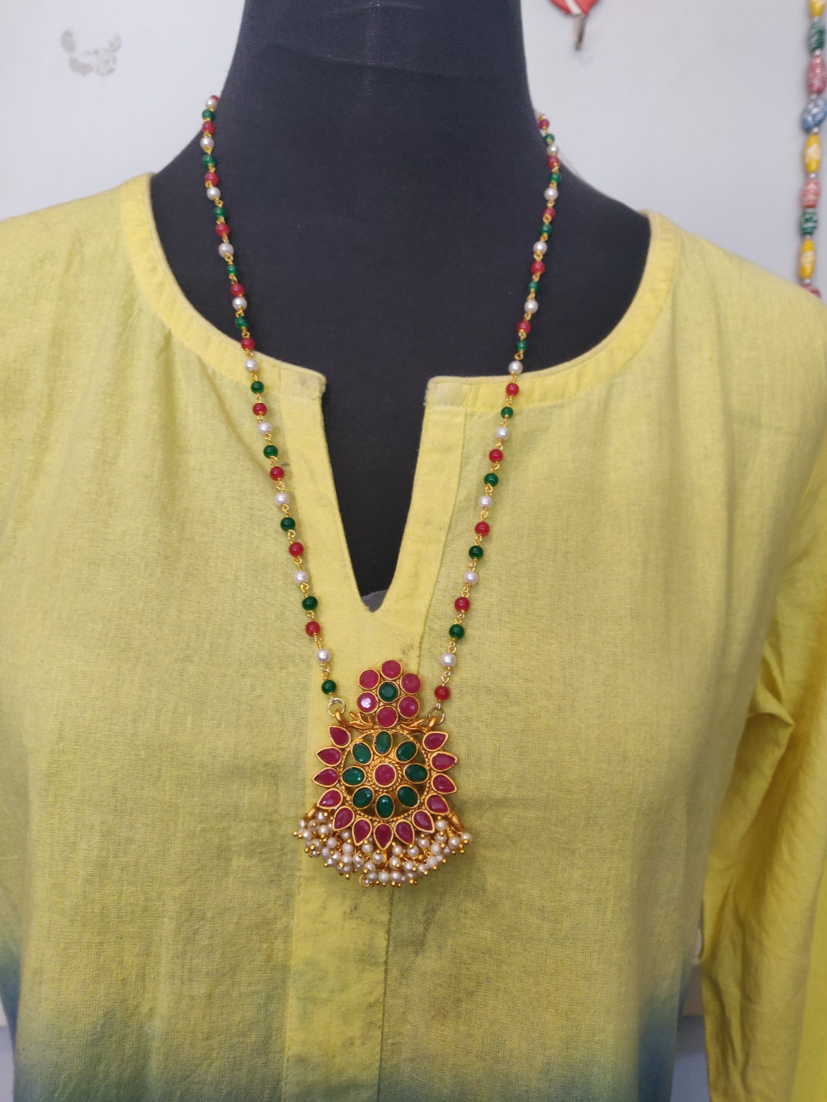 Glass beads chain necklace with stone pendant