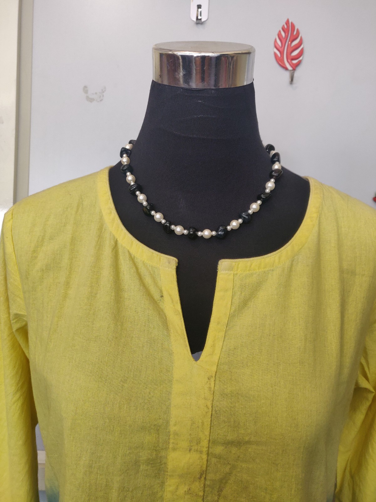 Shell pearls and tumble single line necklace