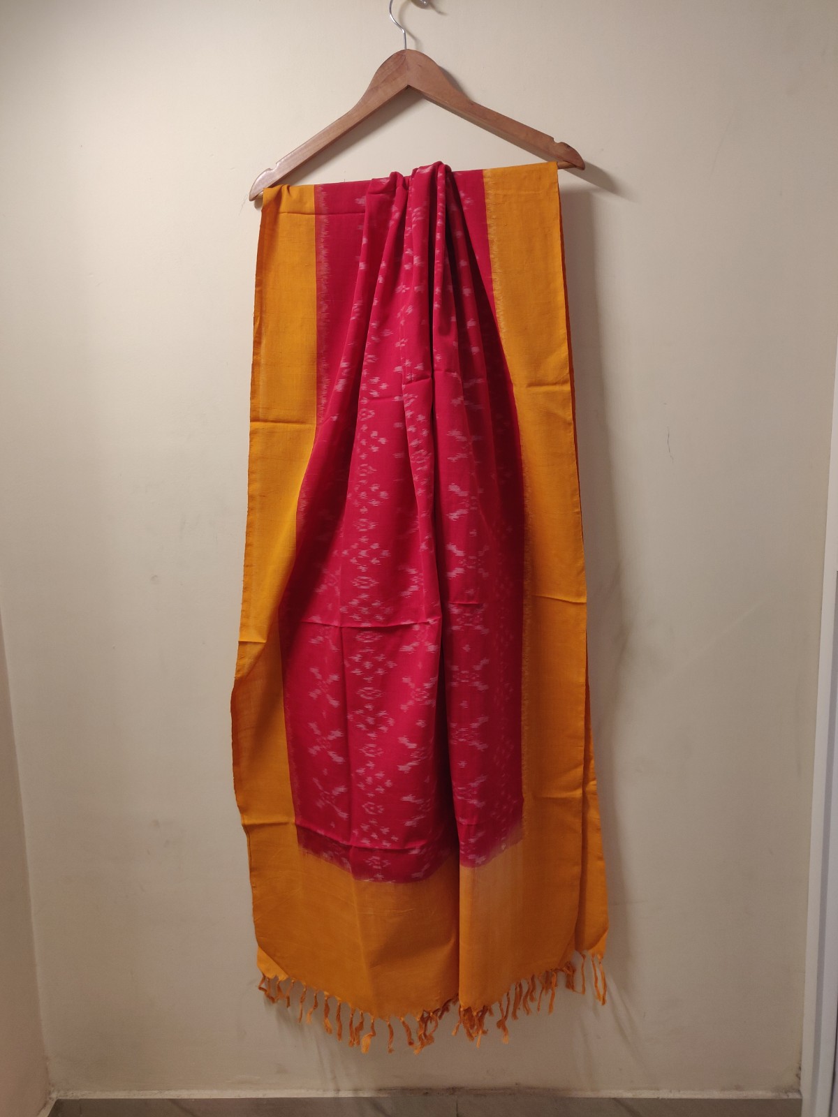 Ikkat handloom cotton duppatta