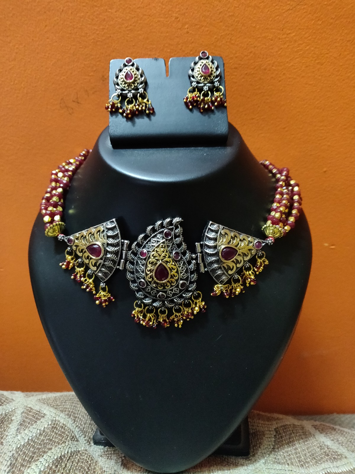 Multi layer choker set with big dual tone pendant