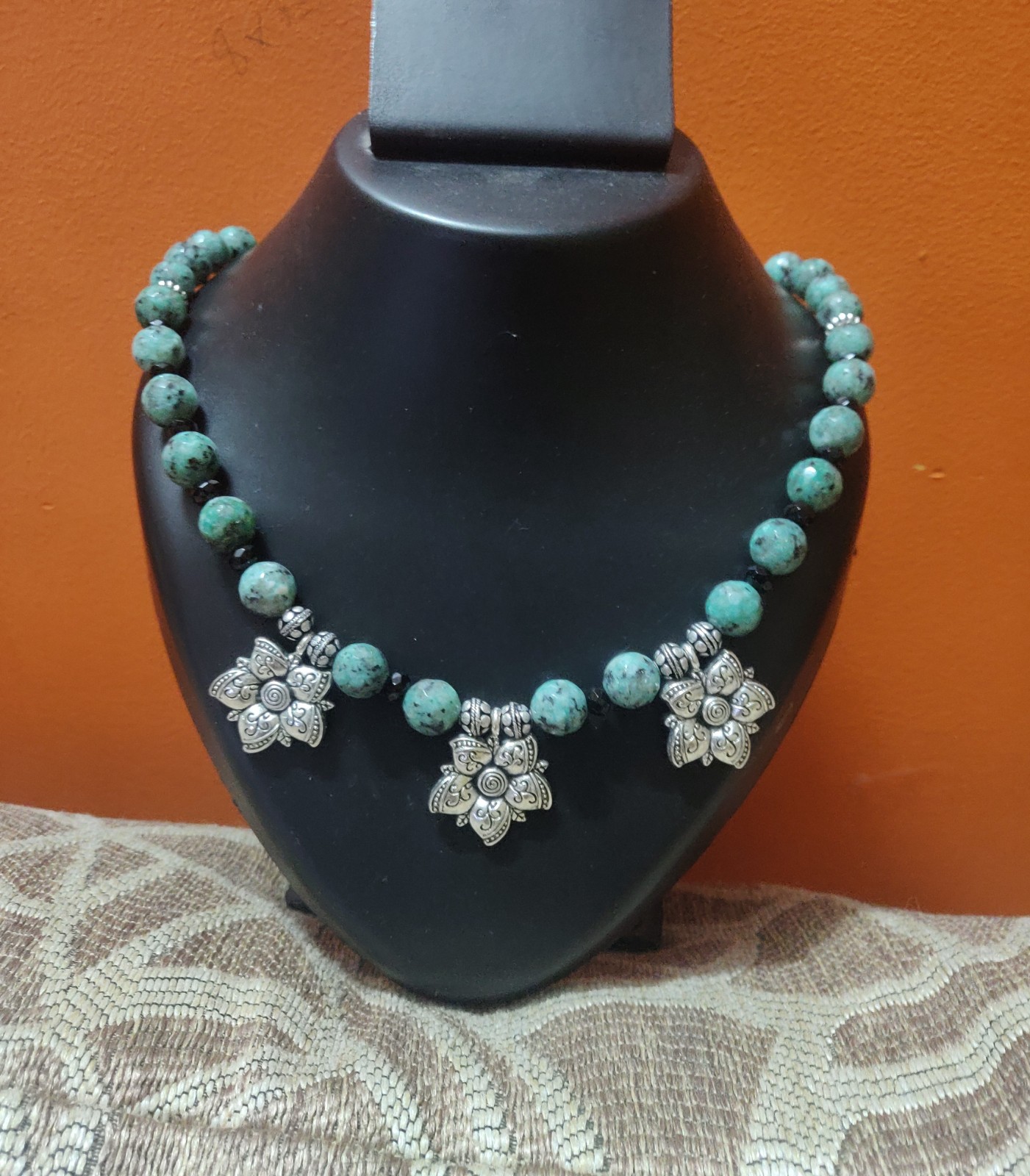 Semi precious texured beads necklace