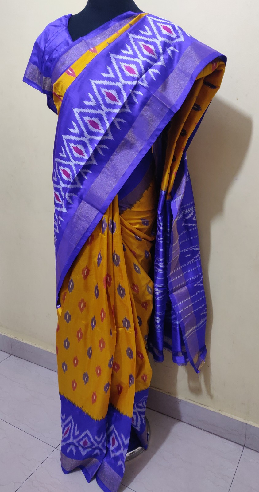 Pochampally ikkat Handloom pure silk saree with blouse