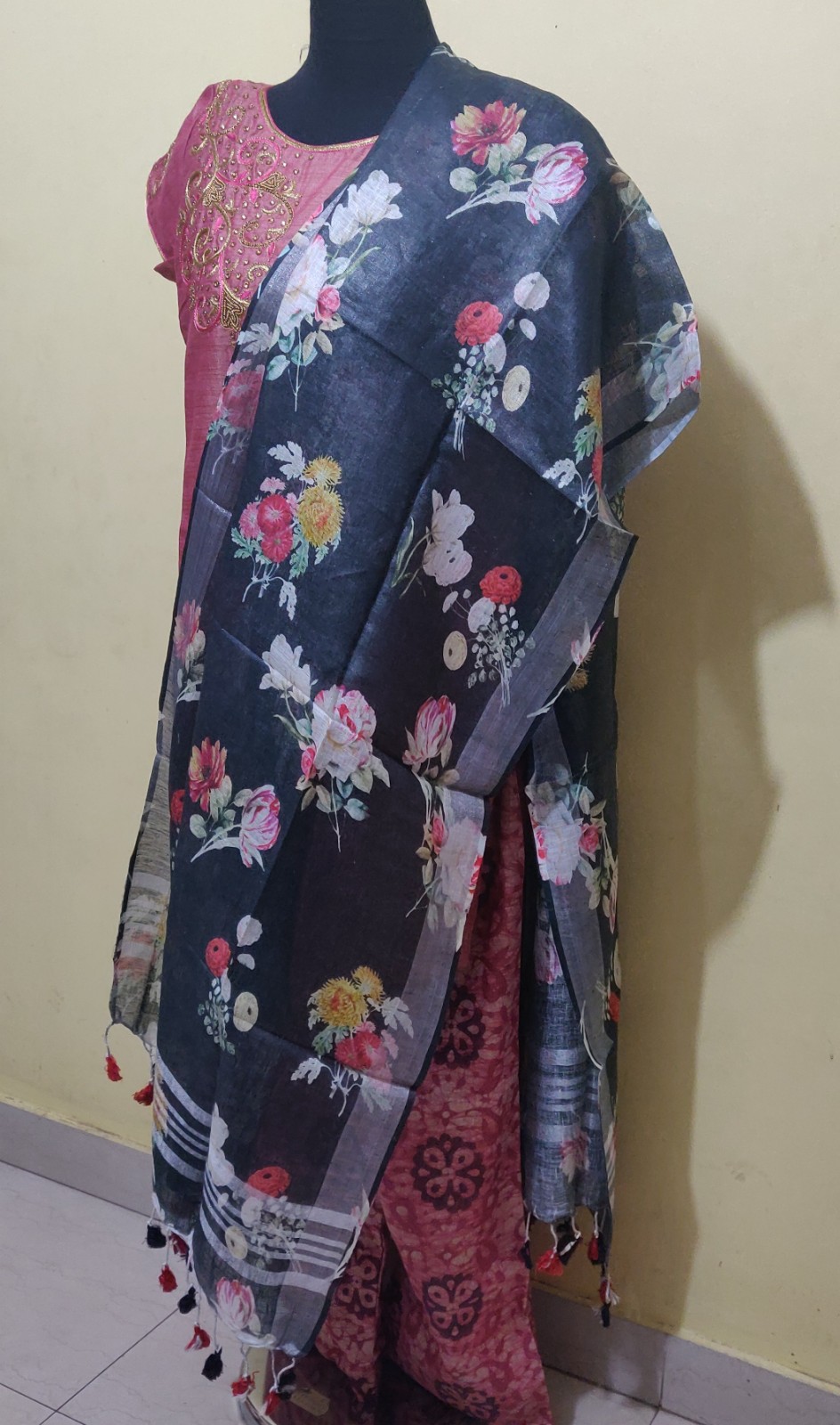 Linen dupatta with digital print