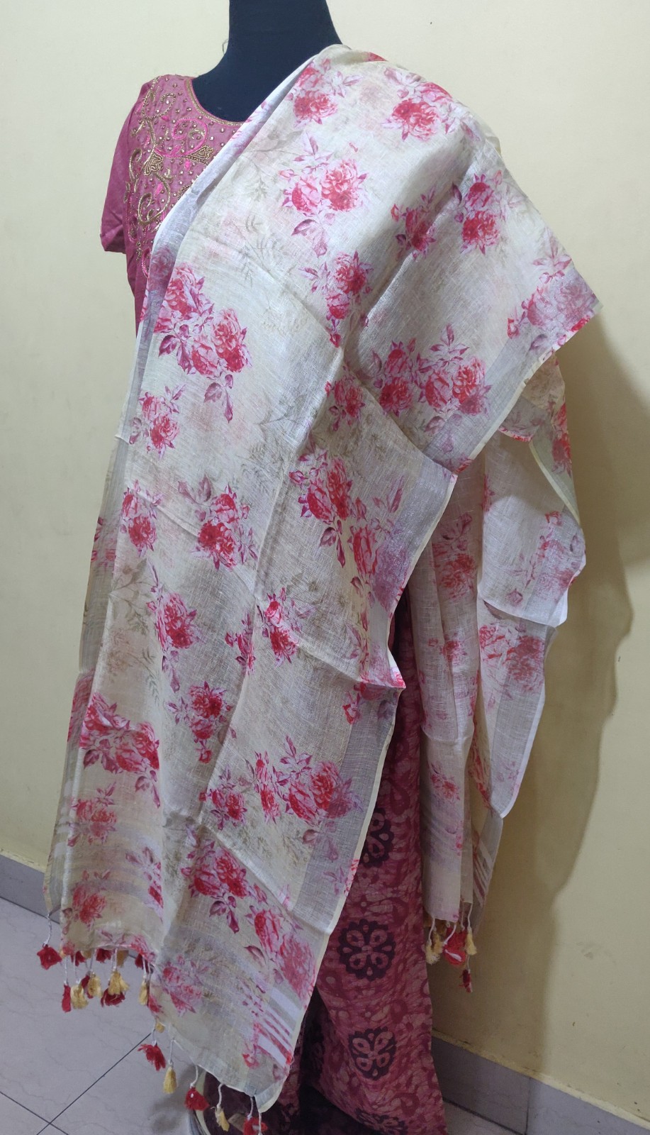 Linen dupatta with digital print