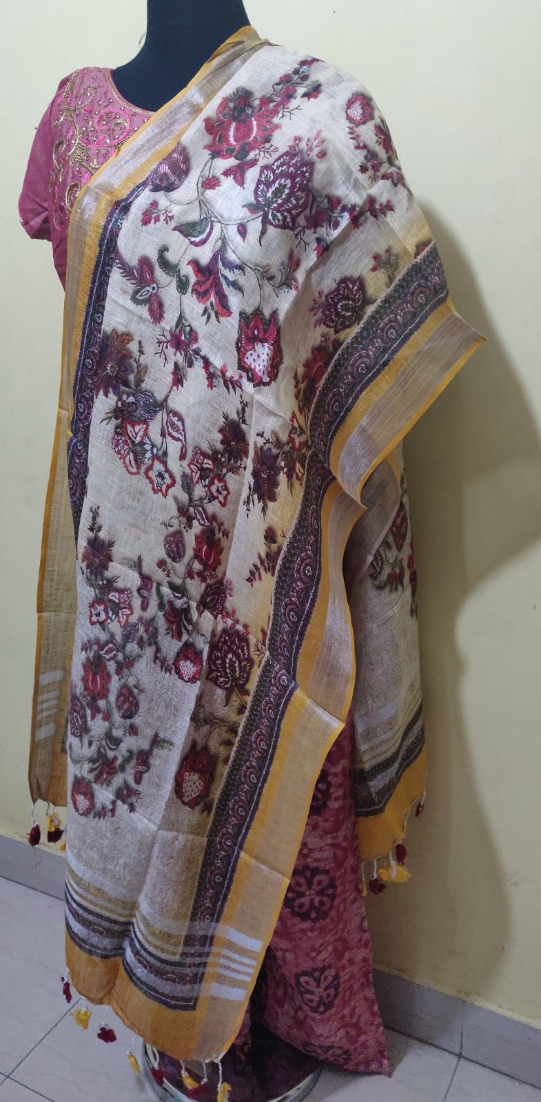 Linen dupatta with digital print