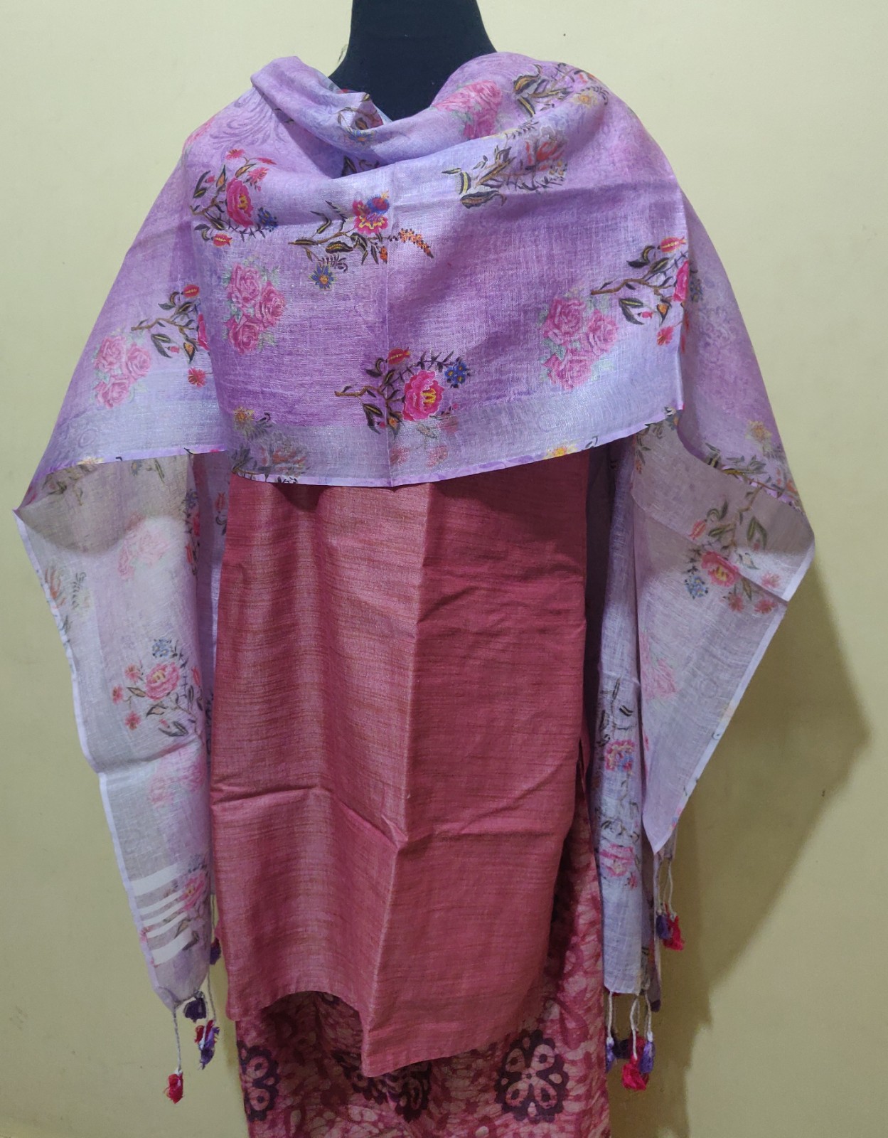 Linen dupatta with digital print - Image 3