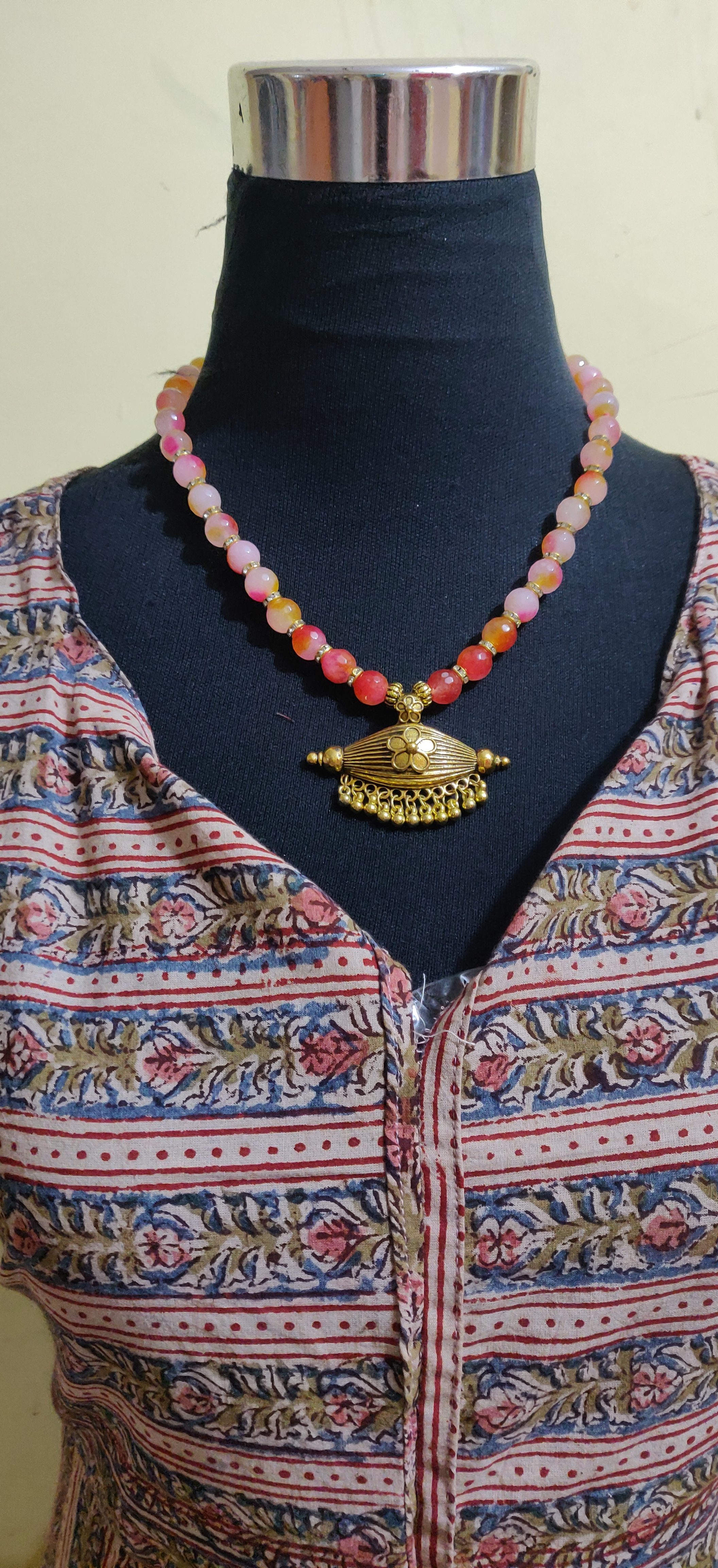 Textured semi precious beads necklace