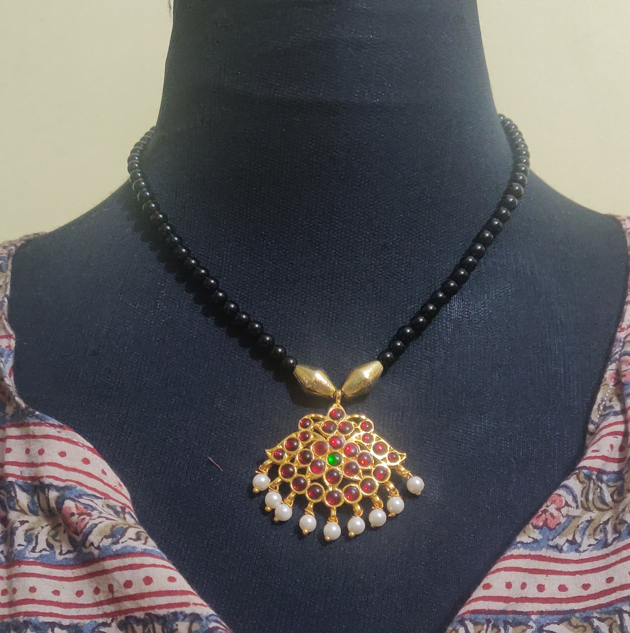 Semi precious black beads with Kempu locket necklace