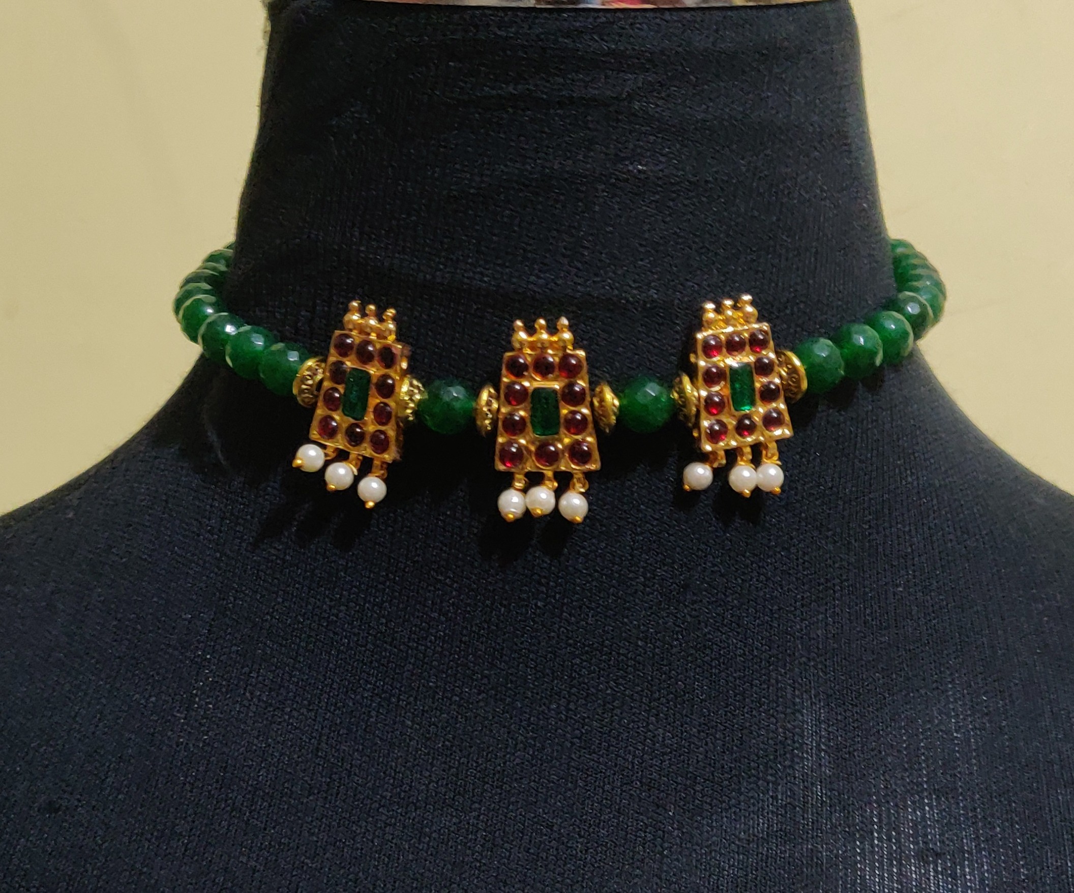 Semi precious beads with Kempu lockets necklace