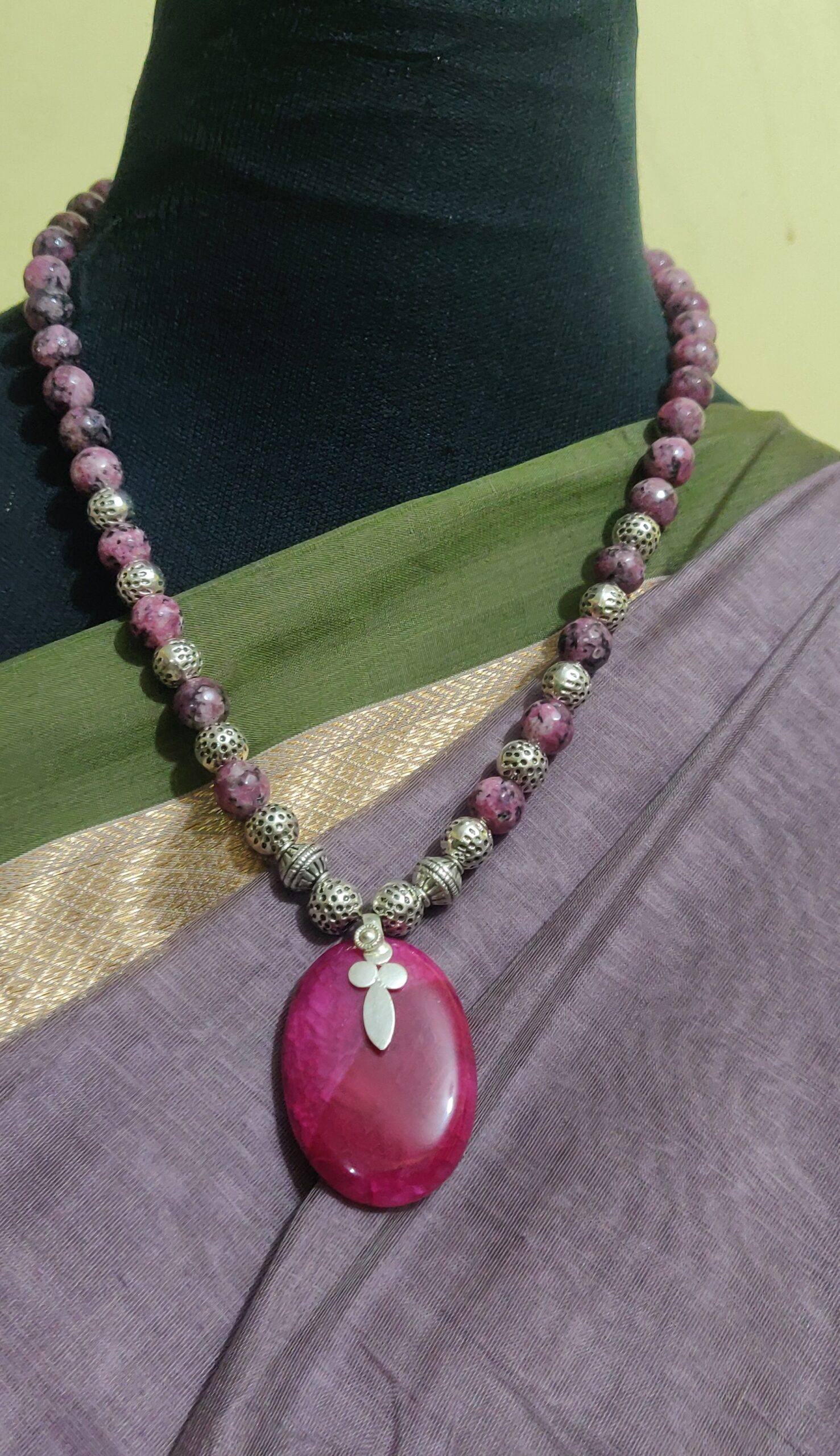 Agate multi color beads with agate slice pendant chain