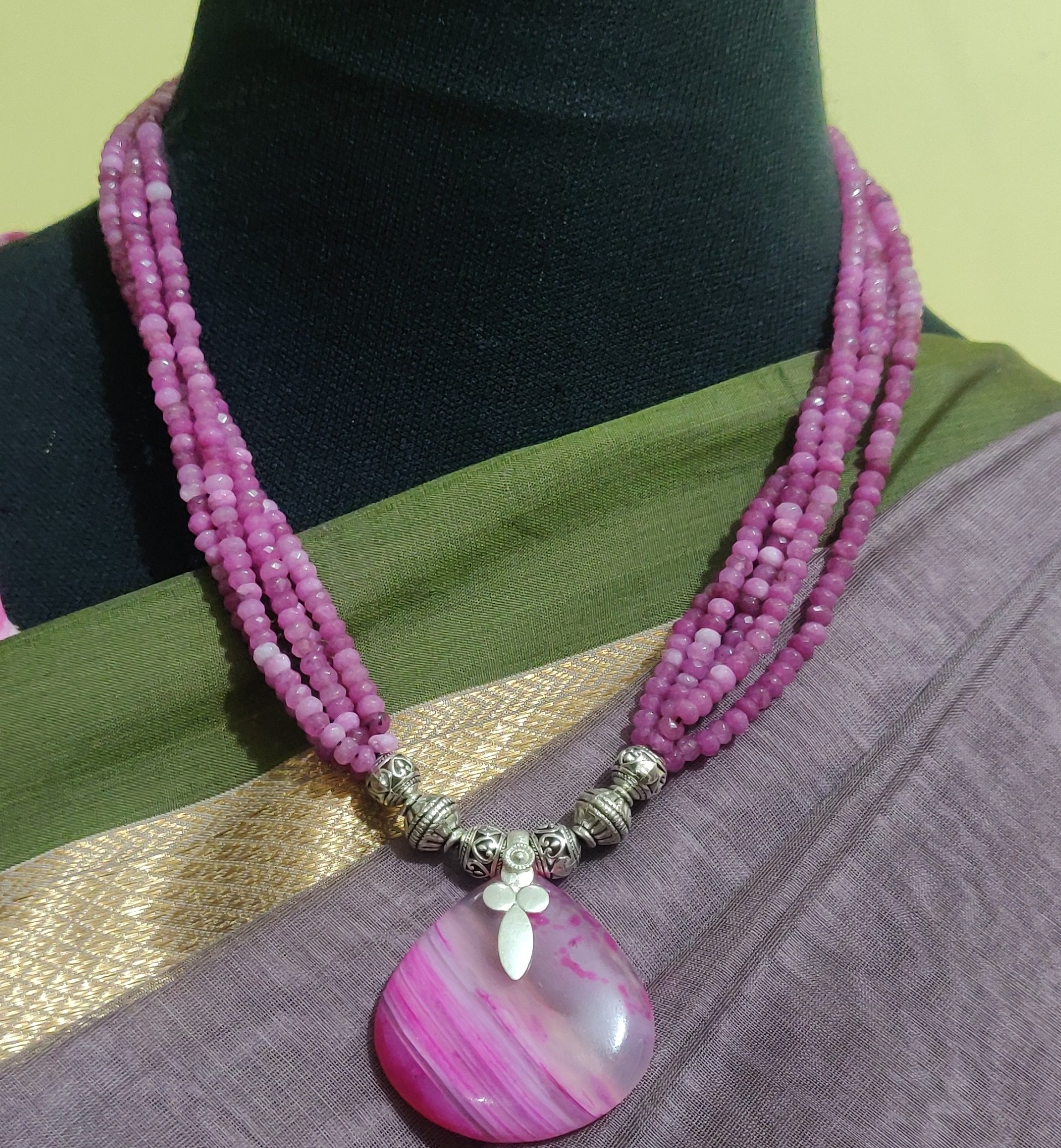 Layered agate cut beads with Agate slice pendant necklace