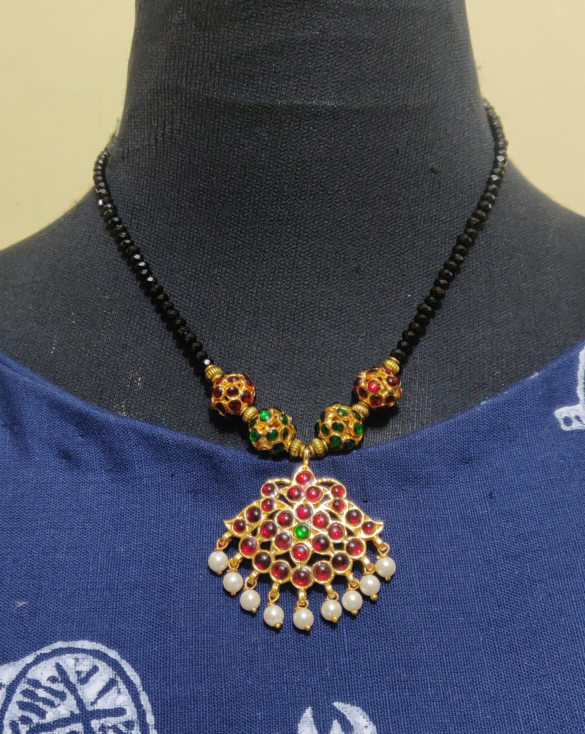 Kempu beads and pendant with black crystals
